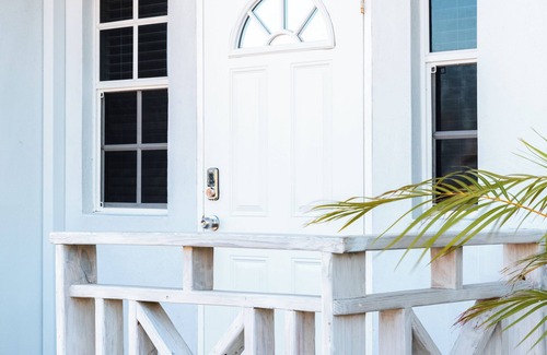 Kingstown Apartment | The Barnyard is a chic, cozy open concept studio apartment.