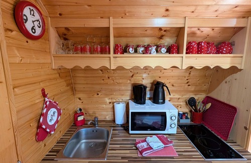 Mantoche Cottage | The Barrel: Unique stay for two by the Saône River