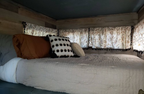 Dickinson Bed & Breakfast | The Bath House, beautiful ZEN garden glamping spot for the nature lovers.