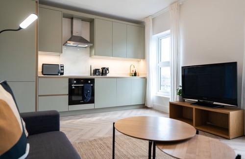 St. Mary's Park Apartment | The Battersea Place - Charming 4bdr Flat