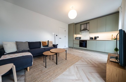 St. Mary's Park Apartment | The Battersea Place - Charming 4bdr Flat