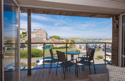 Porth Apartment | The Beach House & Porth Sands Apartments