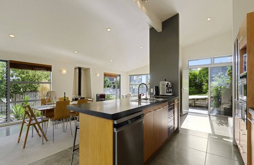 Ruakaka Cottage | The Beach House - Ruakaka Holiday Home