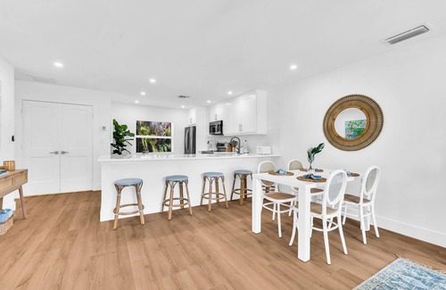 Juno Beach Condo | The Beach Villa in Juno! 4-Steps to the Beach