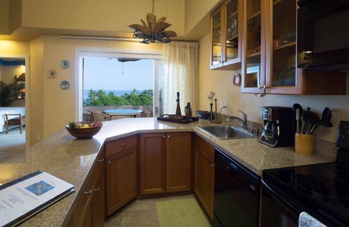 Kahaluu Bay House | The Beach Villas w/Pool Hot Tub & A/c!