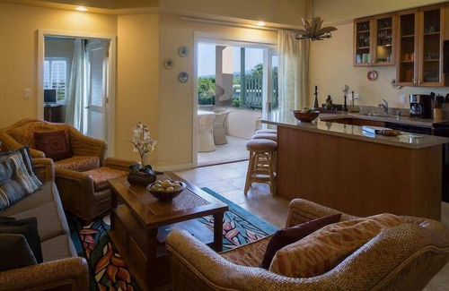 Kahaluu Bay House | The Beach Villas w/Pool Hot Tub & A/c!