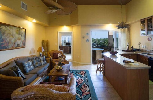 Kahaluu Bay House | The Beach Villas w/Pool Hot Tub & A/c!