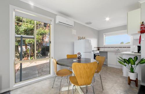 Lakes Entrance House | The Beaches on Lakes Cottage