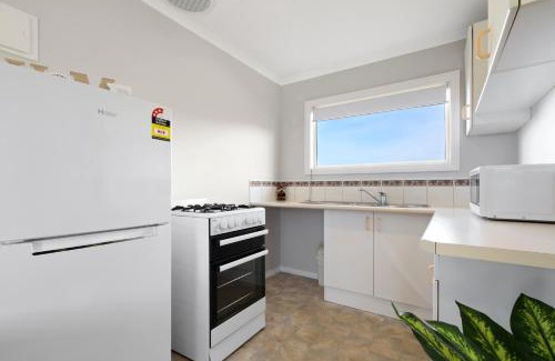 Lakes Entrance House | The Beaches on Lakes Cottage