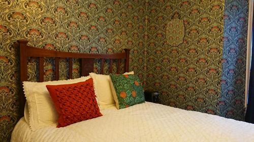 Colyton Bed & Breakfast | The Bear Bread Bakery B&B, Ensuite rooms above the Bakery, Colyton
