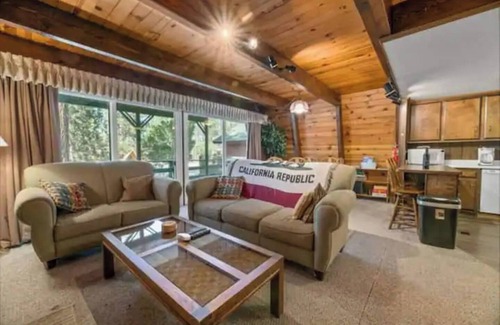 Big Bear Cabin | The Bears Lair Perfect for family