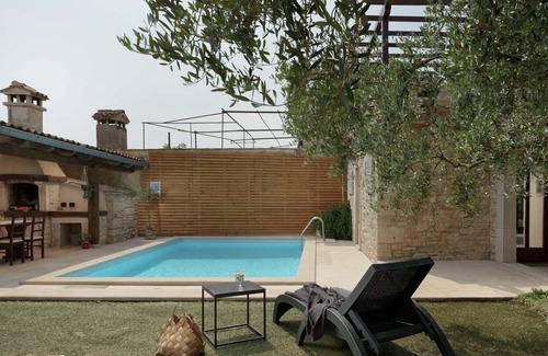 Prkacini House | The beautiful rustic Casa Nina with swimming pool is set in Central Istria.