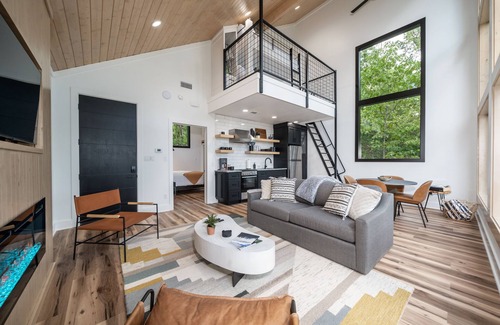 Hot Springs Cabin | The Beaver Cabin- In the Trees Resort