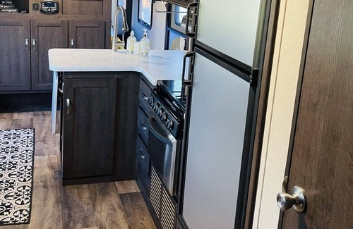 Prineville House | The Beehive…Peaceful location close to town!