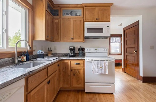Lebanon Other | The Beekeeper's Inn- Quiet country retreat