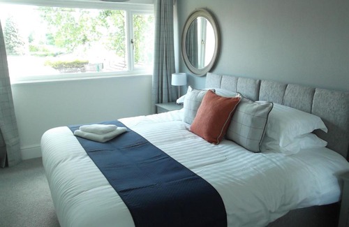 Marston Green House | The Berwick - 3 Bed Townhouse near Birmingham Airport NEC & Genting