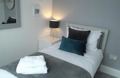 Marston Green House | The Berwick - 3 Bed Townhouse near Birmingham Airport NEC & Genting