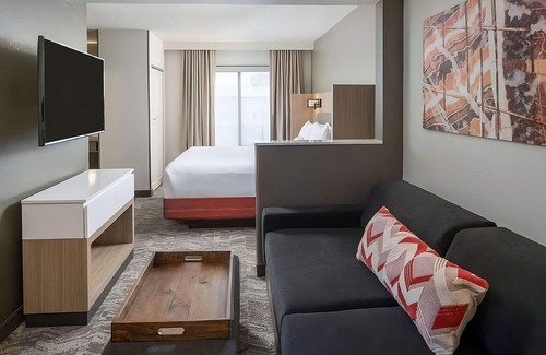 Donelson Resort | The Best of Nashville! Bring Your Pets, Enjoy the Pool, Free Parking!