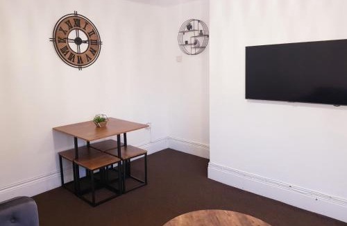 South Shields Apartment | The Birchington - 3 Bedroom Apartment & Workspace