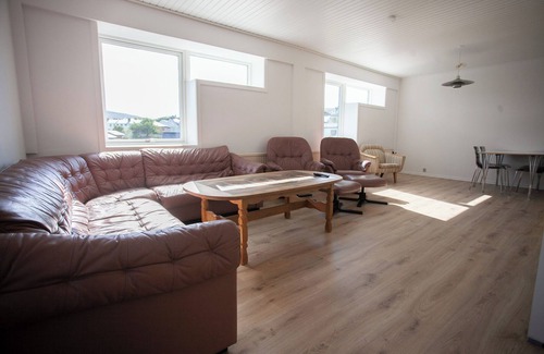 Torshavn House | The Bird/Guesthouse/10 Min Walk Downtown