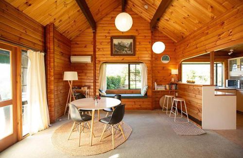 Takaka House | The Birds Nest - Nestled Hideaway