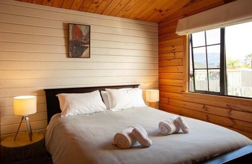 Takaka House | The Birds Nest - Nestled Hideaway