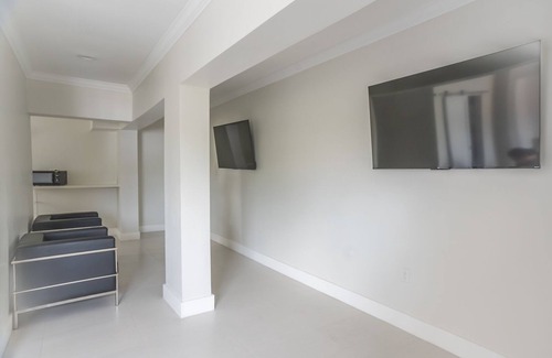 Northeast Miami Hotel | The Biscayne Hotel