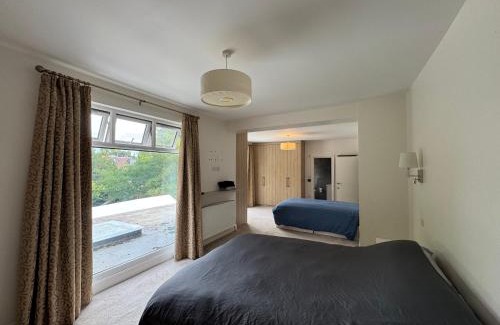 East Finchley House | The Bishop Retreat