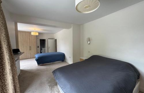 East Finchley House | The Bishop Retreat