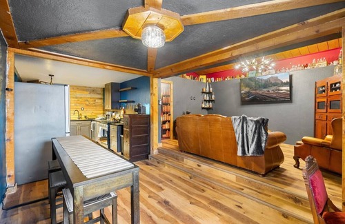 Albuquerque Apartment | The Bizarre and the Beautiful