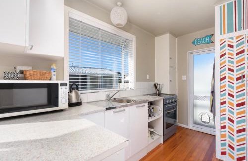 Mount Maunganui House | The Black Bach - Mt Maunganui Holiday Home