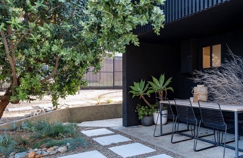 Hyams Beach House | The Black Cockatoo: Hyams Beach Designer Retreat. 2pm check out