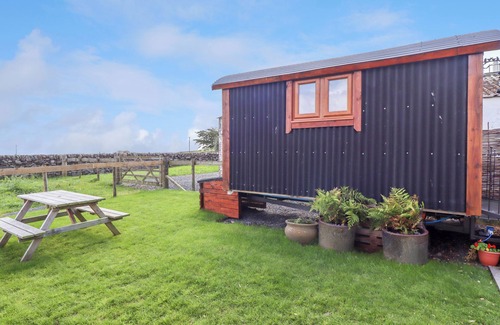Newton Stewart Cottage | THE BLACK SHEEP, pet friendly, character holiday cottage in Whithorn
