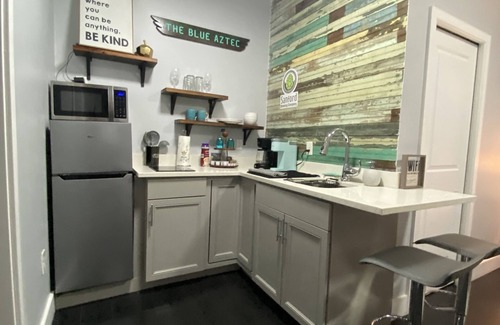 Sanford Apartment | The Blue Aztec