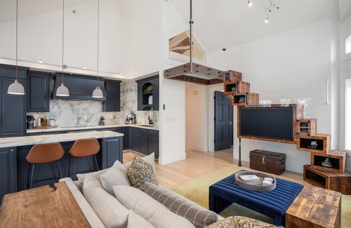 Blueberry Hill House | ❄︎The Bluebird❄︎ | 2 BR + Loft Luxury Townhome l Mountain Views
