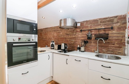 Blakeney Cottage | THE BOAR, character holiday cottage, with hot tub in Blakeney