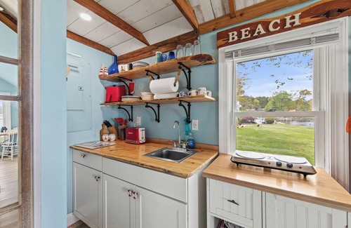 Selbyville Cottage | The Boathouse on the Creek