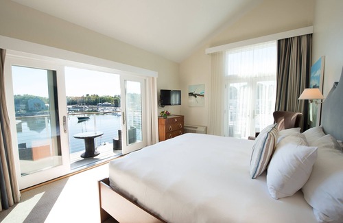 Kennebunkport Hotel | The Boathouse Waterfront Hotel & Marina