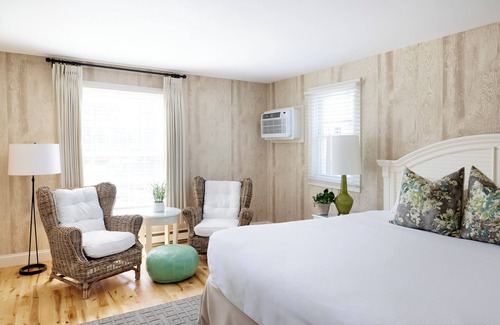 Kennebunkport Hotel | The Boathouse Waterfront Hotel & Marina