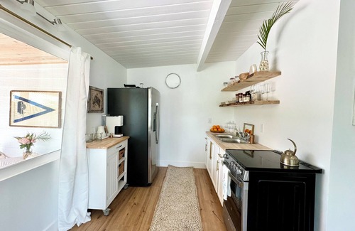 Bonita Shores Cottage | The Bonita Bitty Cottage -2 bed/1 bath waterfront cottage a mile from the beach!