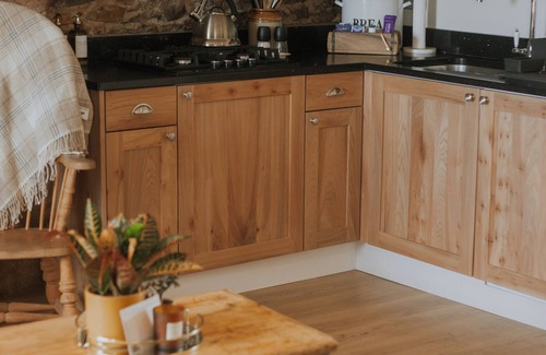 East Linton Cabin | The Bonnie Wee Bothy is a rural off-grid eco getaway.