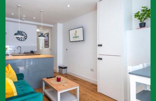 East Walworth Apartment | The Borough Suite Devereux Residences Newly Refurbished