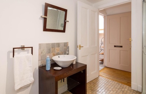 Murthly Apartment | The Bothy at Easter Bendochy Perthshire - sleeps 2 guests in 1 bedroom