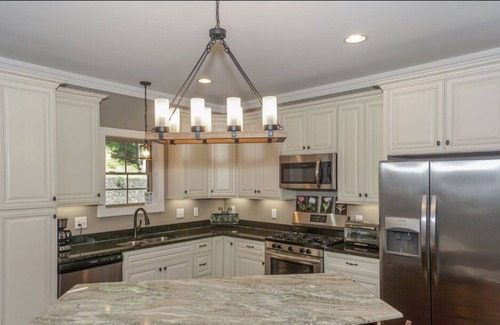 Frank House | The Boulders at Linville Falls Mountain Club - hot tub,screened porch, fire pit, Disc Golf