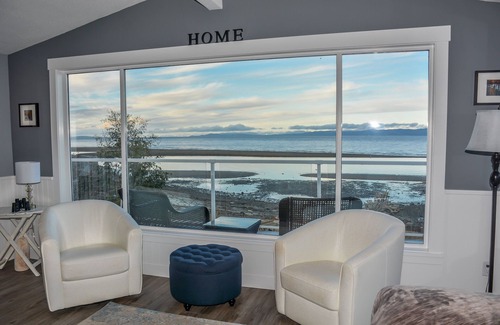 Regional District of Nanaimo House | The Brant Suite