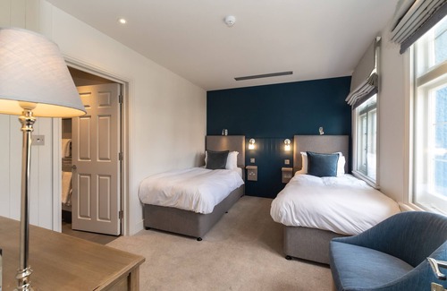Barnes Bed & Breakfast | The Bridge in Barnes