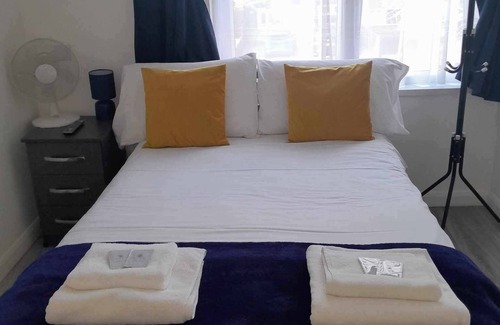 Leicester Hotel | The Broadway Rooms