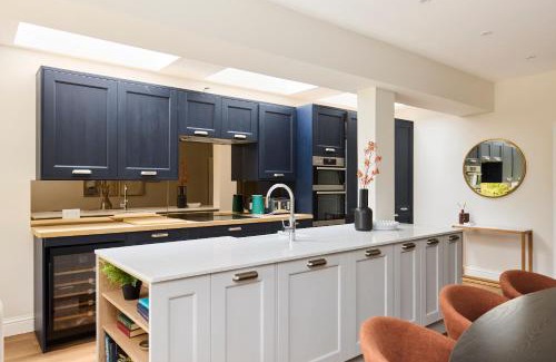 Brondesbury Park Apartment | The Brondesbury Park - Sparkling 3BDR Flat with Garden