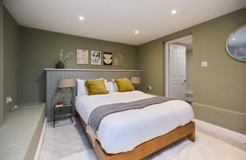 Brondesbury Park Apartment | The Brondesbury Park - Sparkling 3BDR Flat with Garden