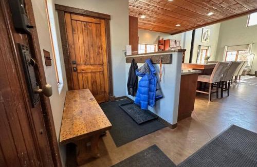Alma House | The Bross Ranch Cabin - Open Floor Plan! 10Mi to Ski Breck! Hot Tub!